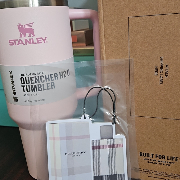Stanley Pink Quencher Tumbler 40 oz - Picture 2 of 4